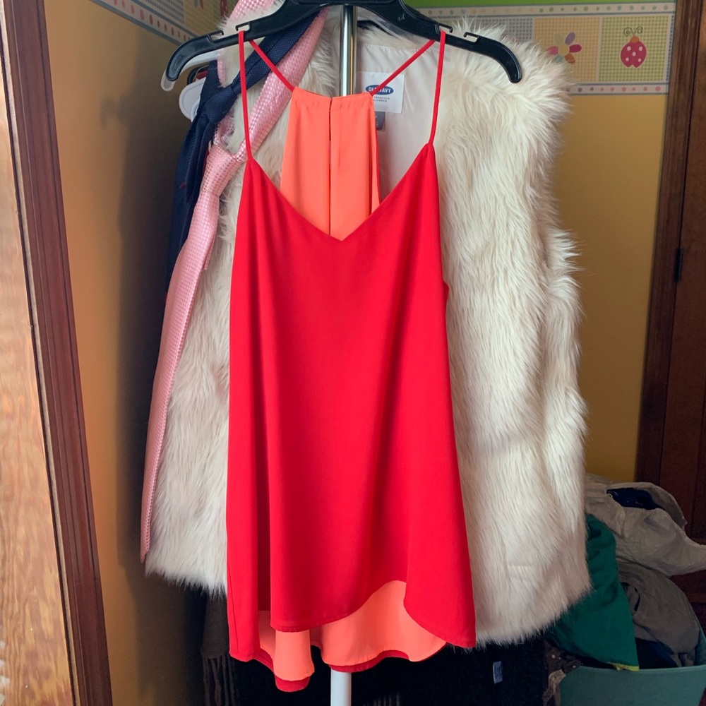 Reversible red and coral tank